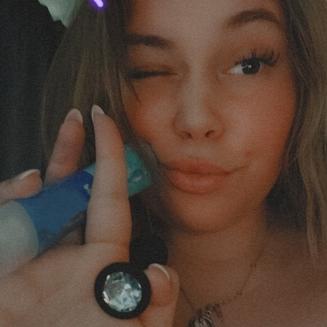 Anna_needslove