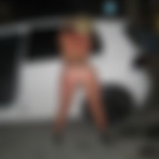 BlondeZeigeSchlampe