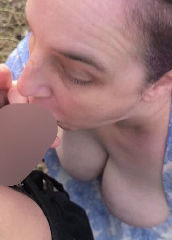 Mein Mann hat mir draußen auf die ti*ten gespri**t
