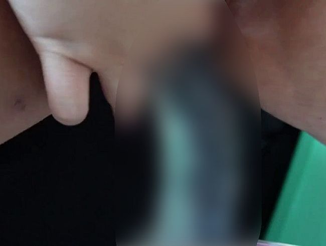 Erlebe wie ich mit meinem mittleren Silikondil*o das erste Mal Squirting.