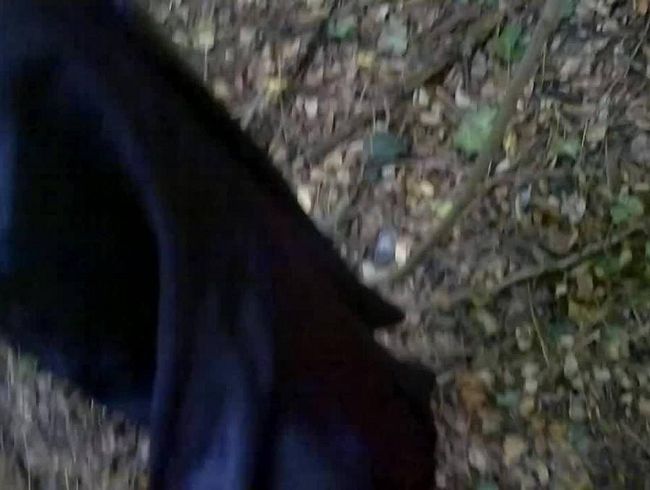 Lila Satin Kleid im Wald behandlung 2. sper*a