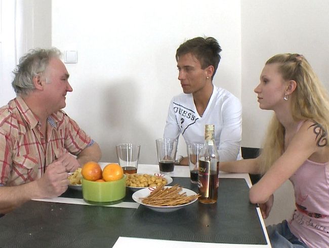 per***ser Dreier mit jungem Paar