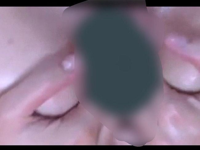 Reife Blondine wird sich die fo**e dehnen