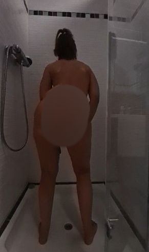 In der Dusche Mal schön aufs Natur Sekt abgelassen