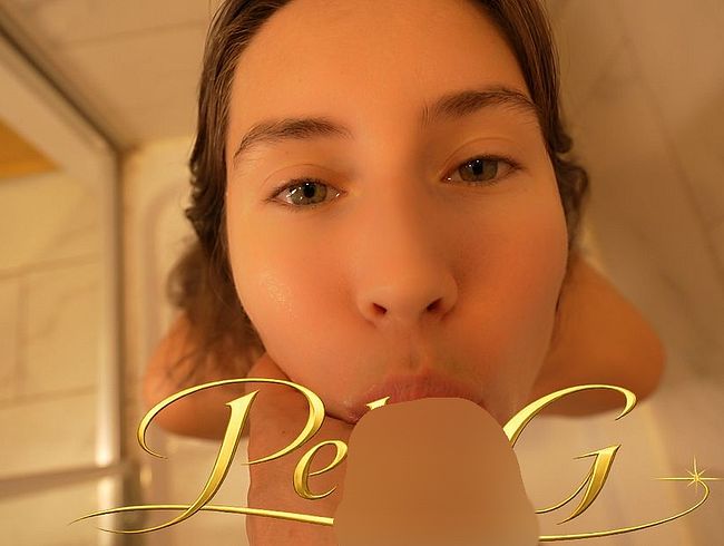 Diese Schlampe liebt es, tief im Hals gefi**t zu werden!
