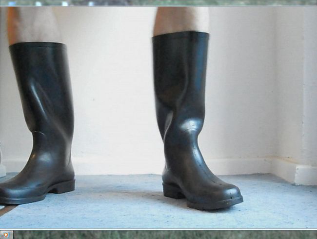 instinktives Abwi**sen auf meine geliebten schwarzen Gummistiefel