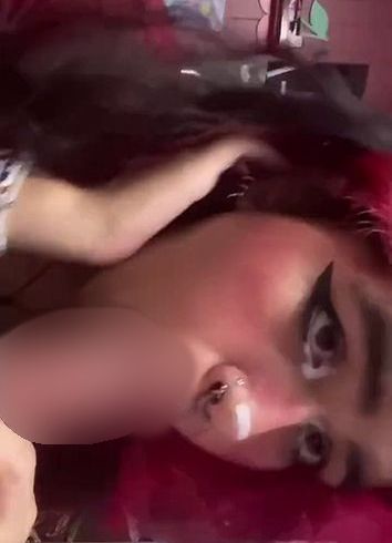 Göttin mit tiefem Kehlenfi**