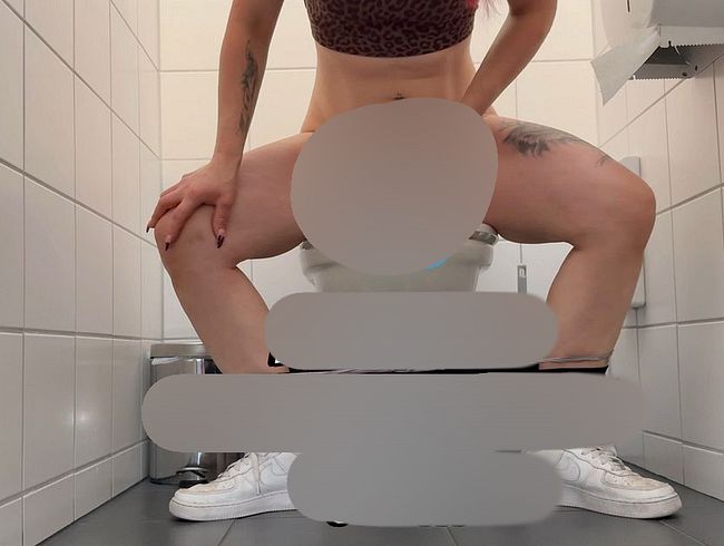 naturs***-Fontäne im Gym-Klo – bla*e geleert und total erleichtert!!!