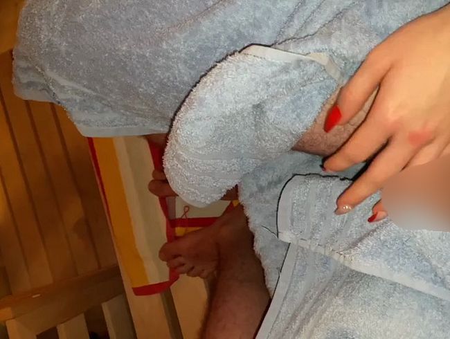 Stranger in der Sauna gewi**st und mich fi**en lassen! mit Cum***t auf den geilen teen ars**!