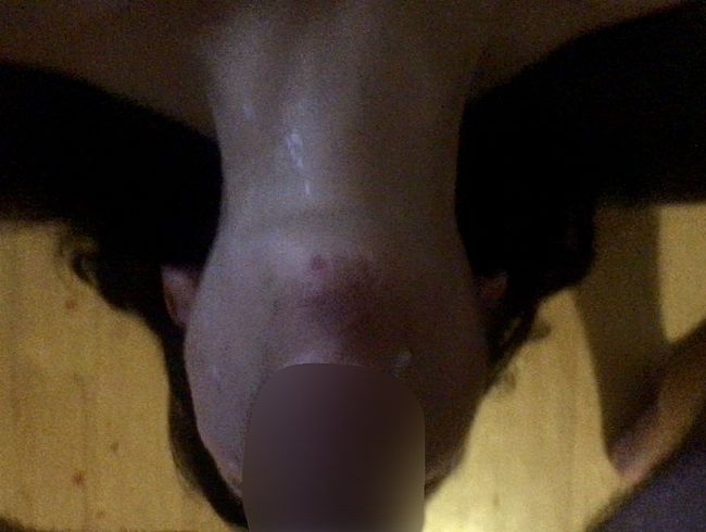 Ich lut**he seinen schw**z und lec* seine Eier und lasse mir ins Gesicht spri**en
