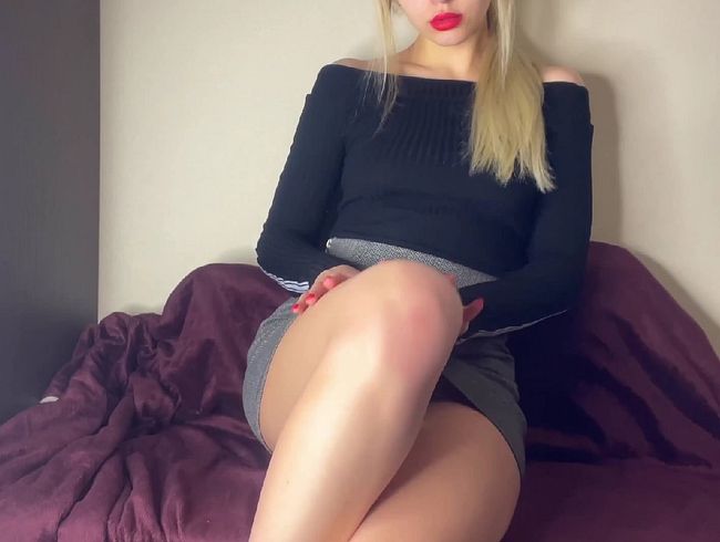 heiße Blondine masturbiert