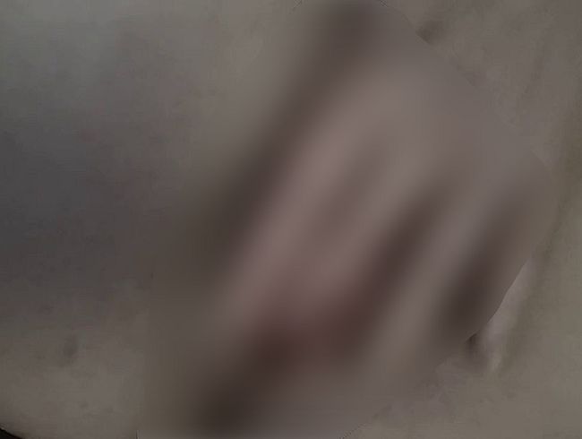 Ich präsenti*re dir nur kurz mein nasses Loch.. Willst du es?