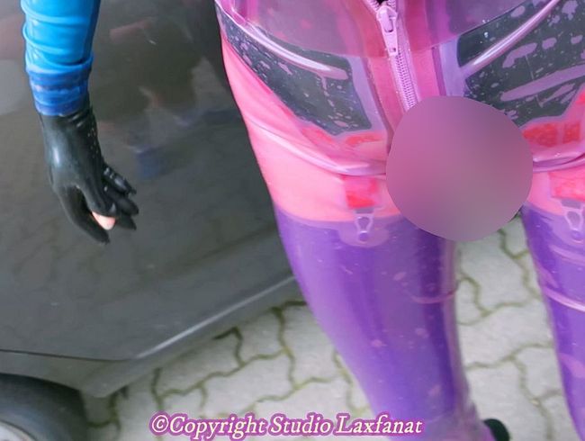 Originalton! Latex-Piercing-Puppe in transparenter Jeans lila Strumpf fi** riesigen dil*o gefin**rt blo