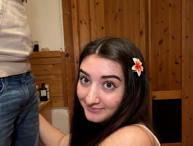 NICHT SO TIEF!! Unschuldiges Teen gnadenlos durchs ganze Zimmer gefi**t