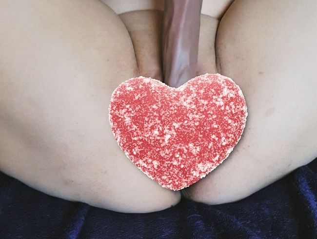 Ich lasse mir vom meinem vi*rator die musc** richtig ausgiebig verwöhnen mit Happy End