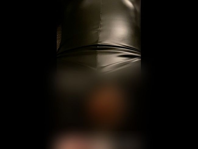 Big dil*o masturbation