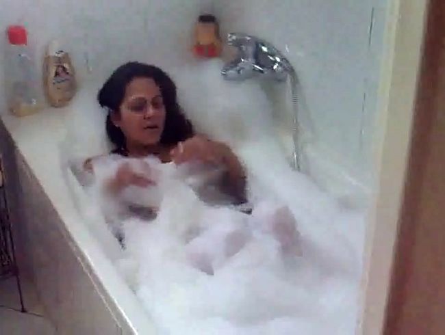 erst pi**en - dann baden - mit...