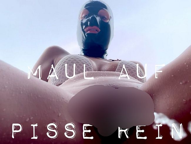 Maul auf! pi**e rein! Herrin Nicole muss im Bikini pi**en und du wirst jeden Tropfen schl**ken!