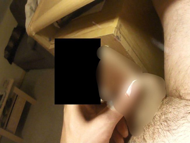 Wieder einmal in ihren 2 Tage lang getragenen s*xy Nylonsöckchen gespri**t