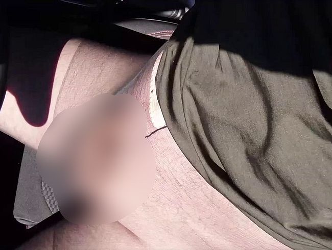 Geiles Abspri**en bei geöffneter Tür im Auto