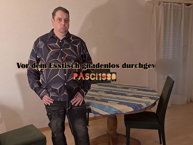 Vor dem Esstisch gnadenlos durchgewi**st