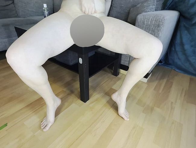 Ich fi**e meine junge musc** mit meinem dil*o willst du mitmachen?