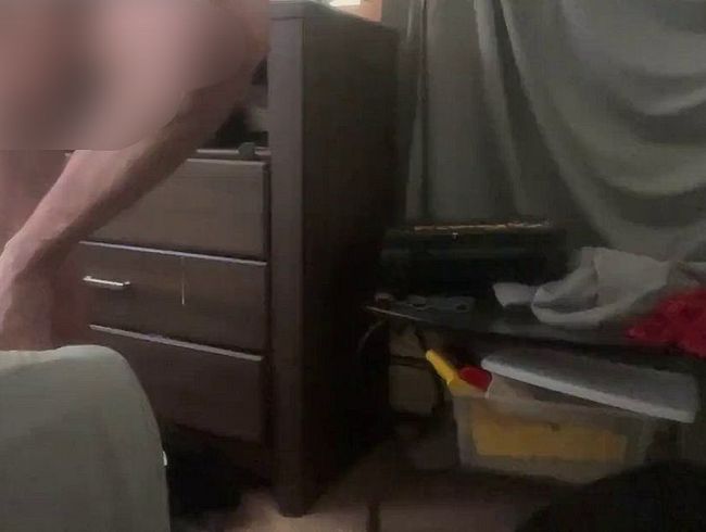Ich wi**se auf meinen Füßen, Kapitänshaltung, rede schmutzig mit der Schlampe außerhalb der Kamera