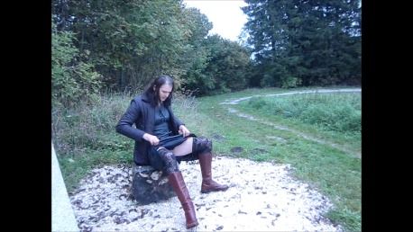 Lederhur* entsa*tet sich outdoor