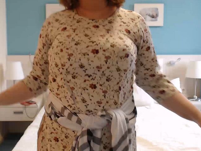 Leidenschaftlicher Bauchtanz einer s*xy Brünette