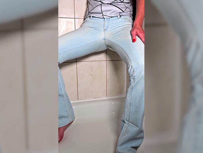 JEANSpi** Ich pi**e in meine helle Jeans für dich Wunschvideo