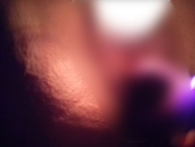 Mit dil*o genommen bei Kerzenlicht