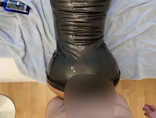 Wir sind zurück - Latex-Häschen wird gebu*st