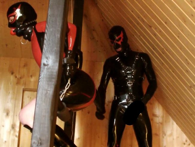 Die Latexskla*in auf der Sprossenwand Teil1