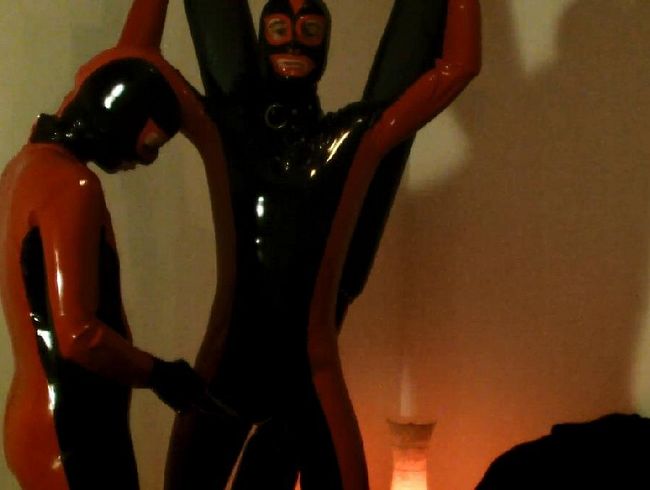 Latexskla*e am Kreuz